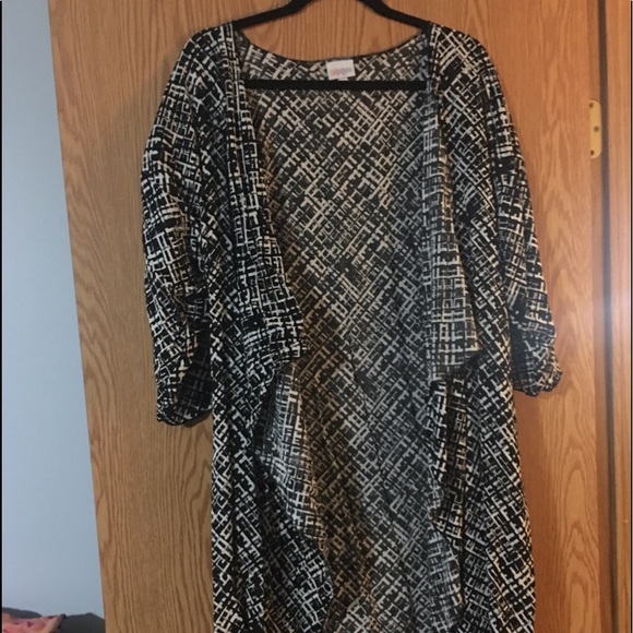 LuLaRoe Other - 😍 Beautiful Black & White Print Shirley Large